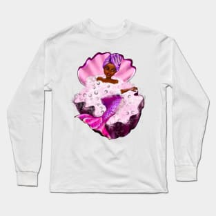 Mermaid spa day in Oyster clam shell 4 - Black anime mermaid in bubble bath. Pretty black girl with Afro hair, green eyes, Cherry pink lips and dark brown skin. Hair love ! Long Sleeve T-Shirt